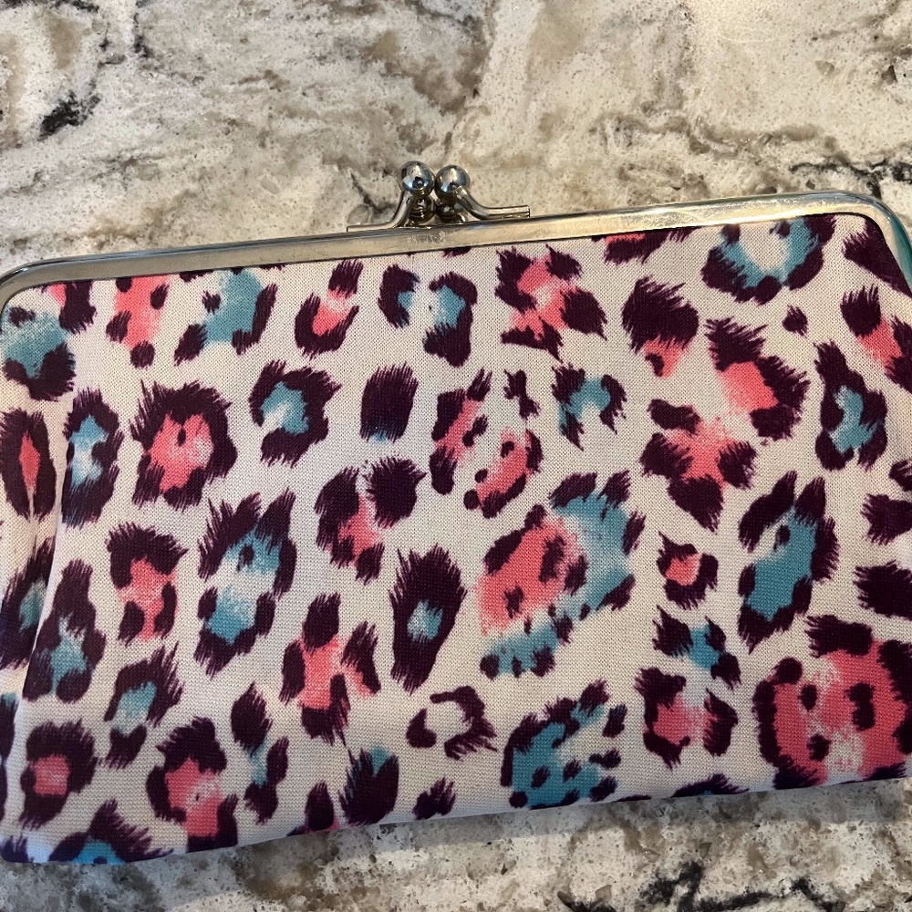 Wallet. Unsure of brand. Never used.
